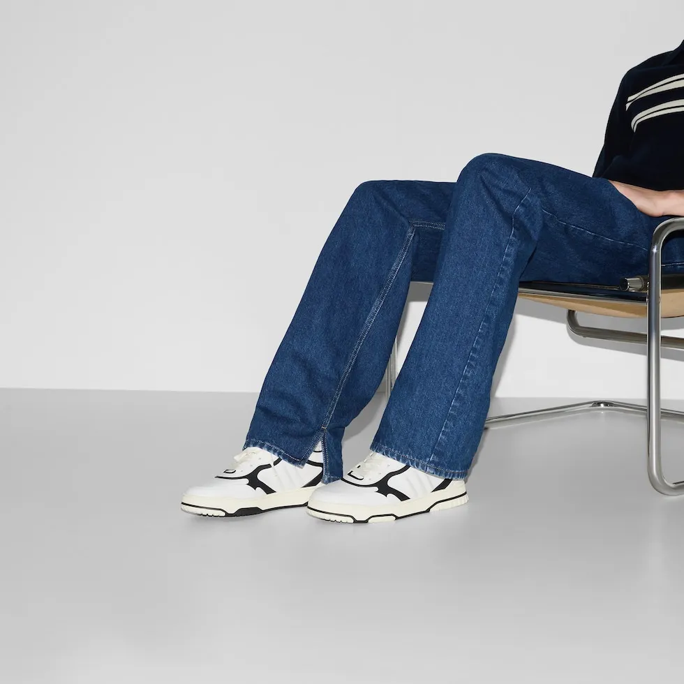 p480 Men's Men's Shoes Gucc*Gucci Re-Web series👫Couple's webbed leather sneakers, as the first sneakers created by Sabato De Sarno for Gucci, the Re-Web series reinterprets the brand's classic stripes, and sets off the modern silhouette design with bold and unique details. This shoe is crafted from iconic classic GG canvas and white leather. This new sneaker is ingeniously decorated with many of the brand's classic details, and is equipped with a bright red and green webbing tongue, which will make people fall in love at first sight. Yuan Size: Female 35-40 Male 39-44 (can be customized to 45, 46